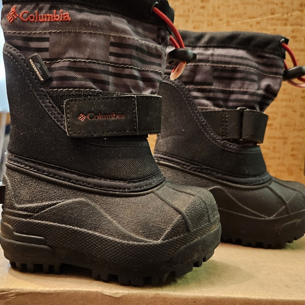 Columbia Powderbug Plus II, Size 5 Infant/Toddler, WATERPROOF, Black/Gray, EUC!